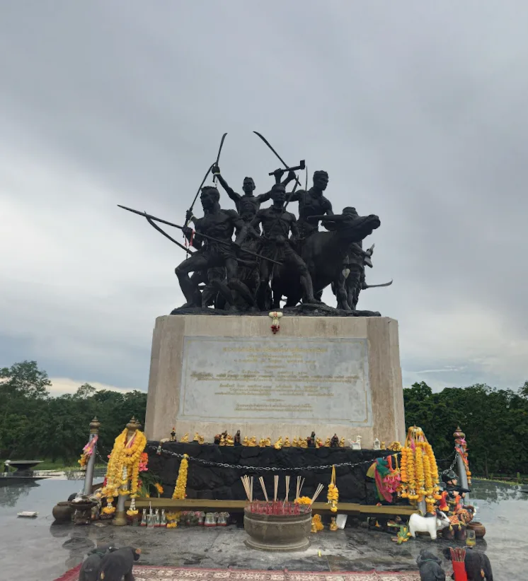 อนุสาวรีย์วีรชนค่ายบางระจัน