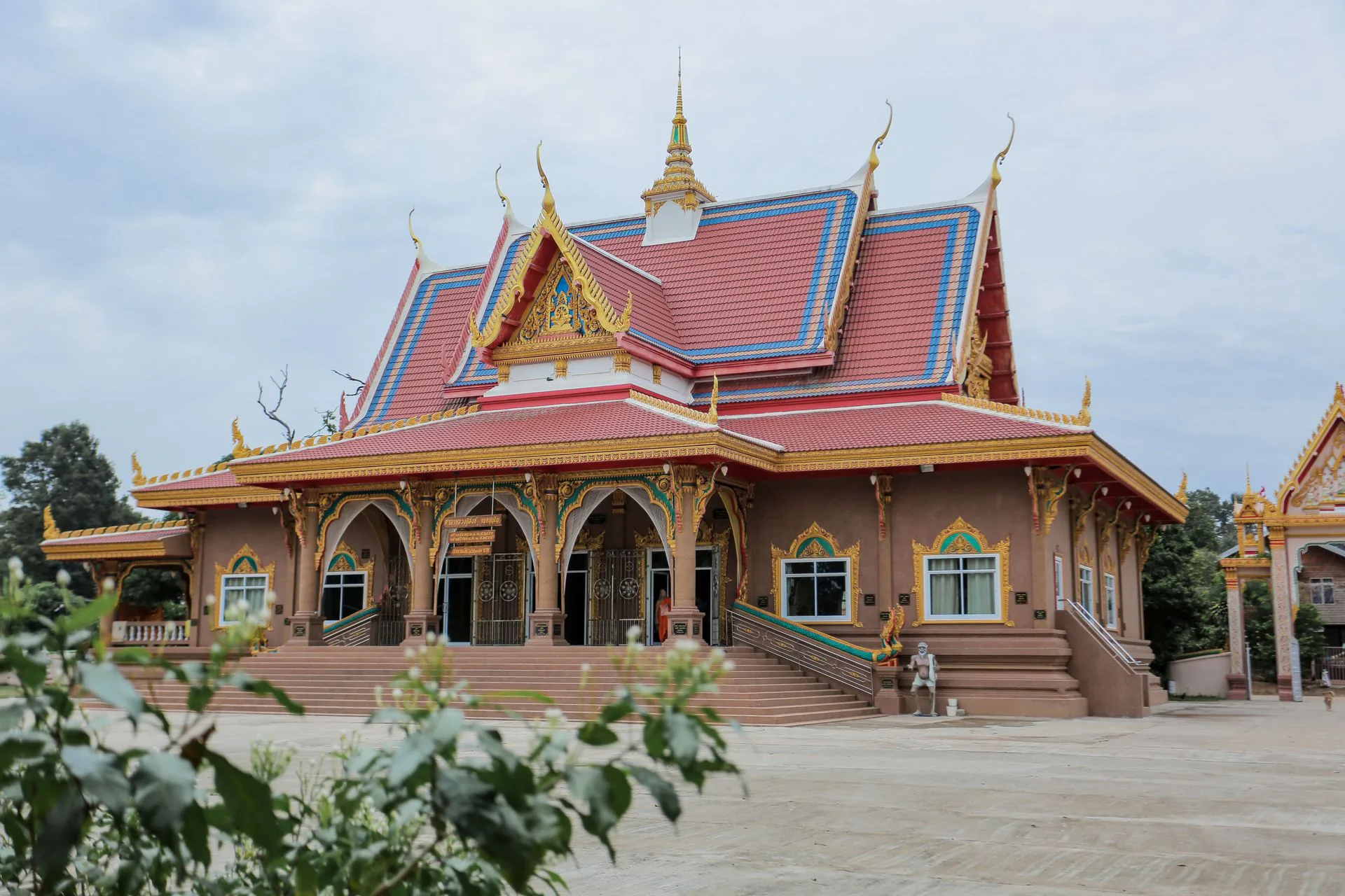 Bus Bangkok to Roi Et