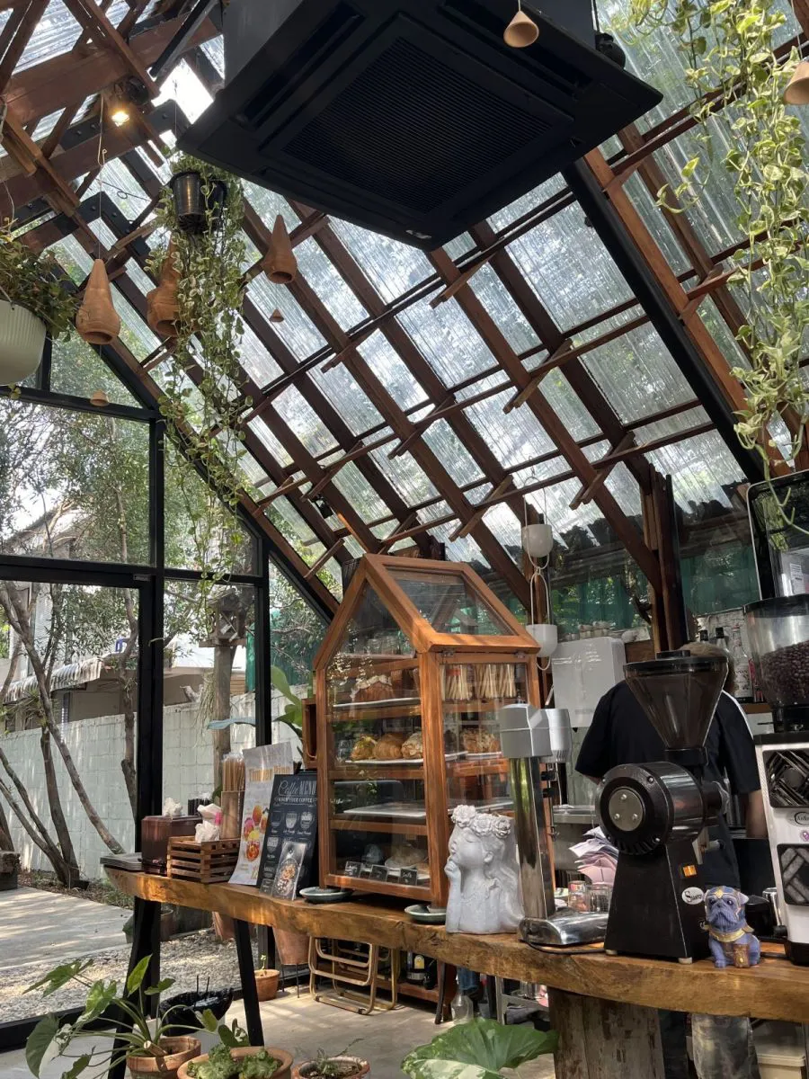 “Glasshouse Coffee” คาเฟ่เรือนกระจก