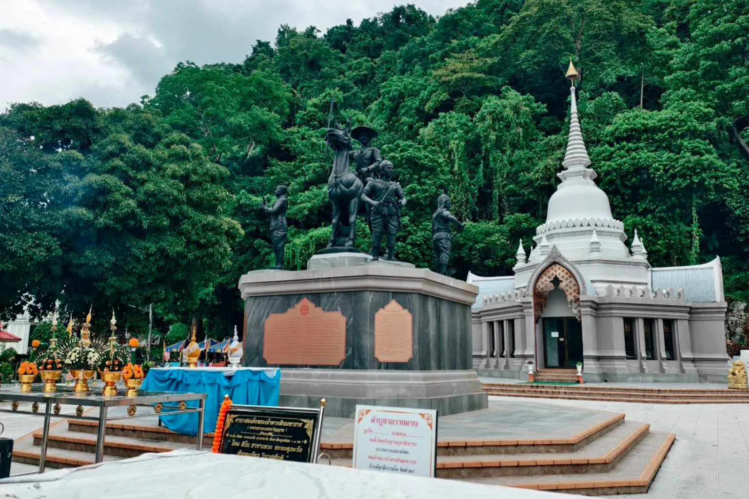 Wat Khao Khun Phanom