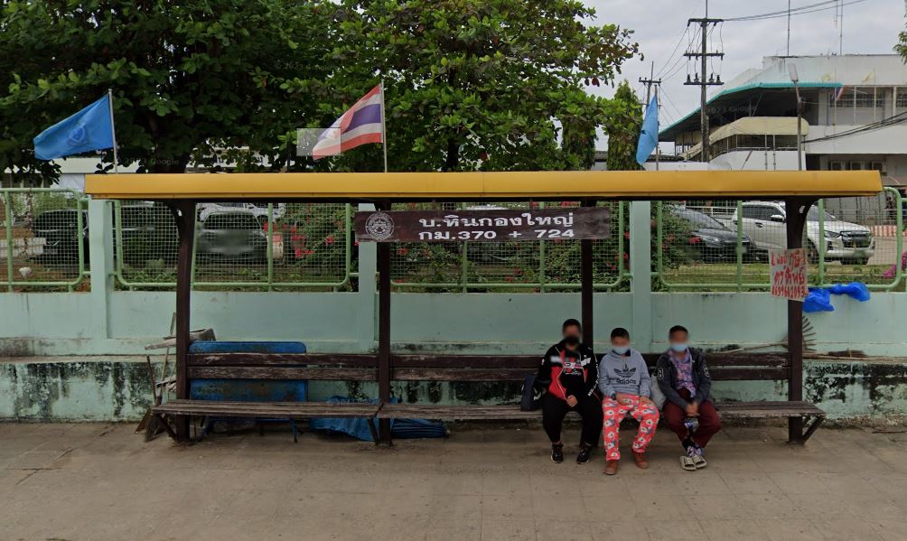 Book Nam Phong Bus Stop (In front of Nam Phong Hospital)