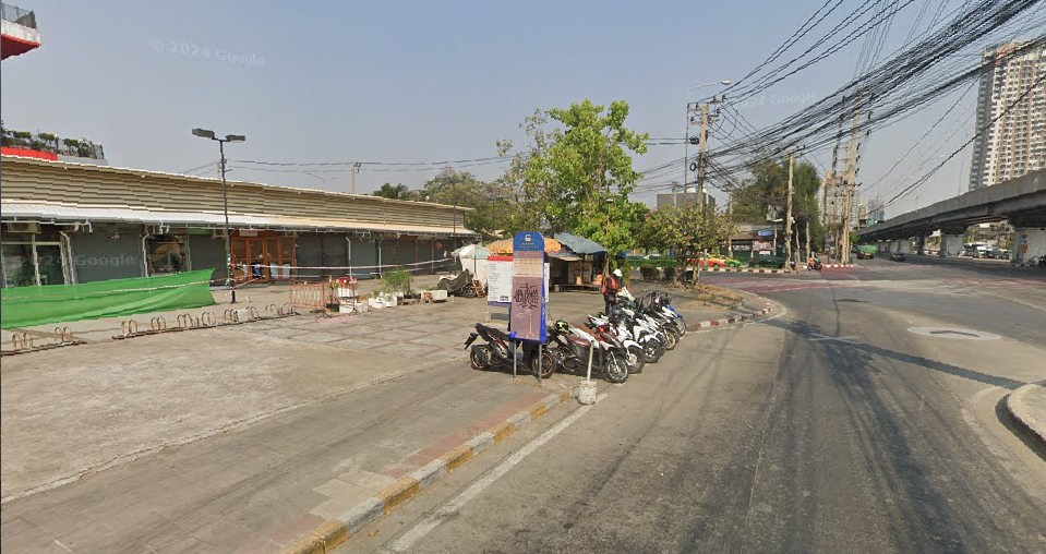 Book Kamphaeng Phet Road Bus Stop (MRT Station)