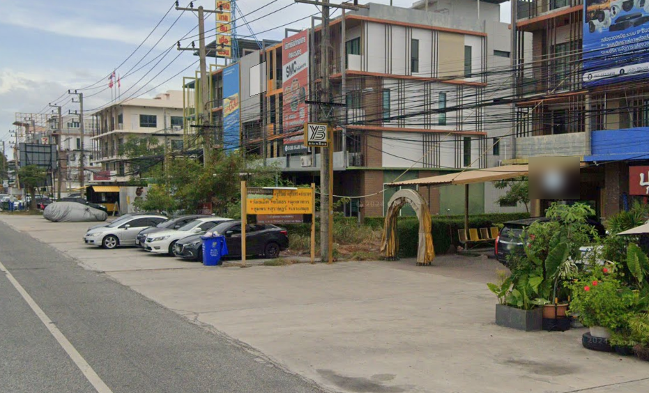 Book Si Racha District's Yellow Bus (Near Muang Thai Leasing)