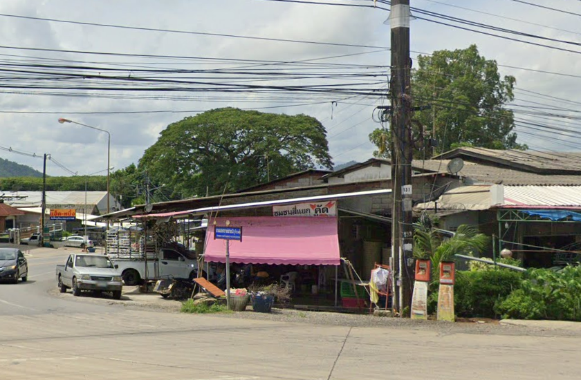 Book Noen Sung Intersection Bus Stop