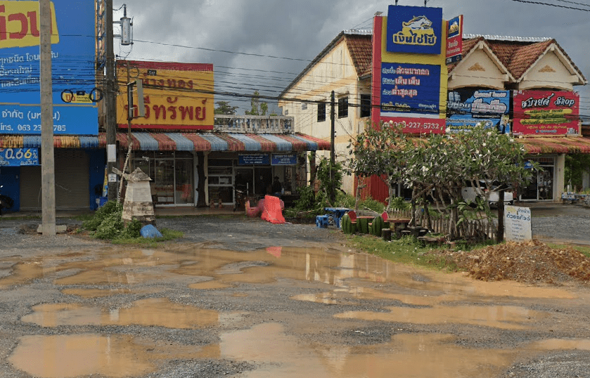 Book Chulabhorn Bus Stop (Near Taweesap Gold Shop)