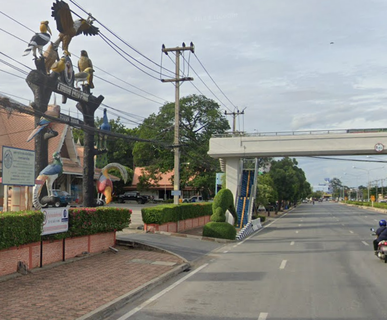 Book Mueang Chai Nat District Bus Stop (Chainat Bird Park)