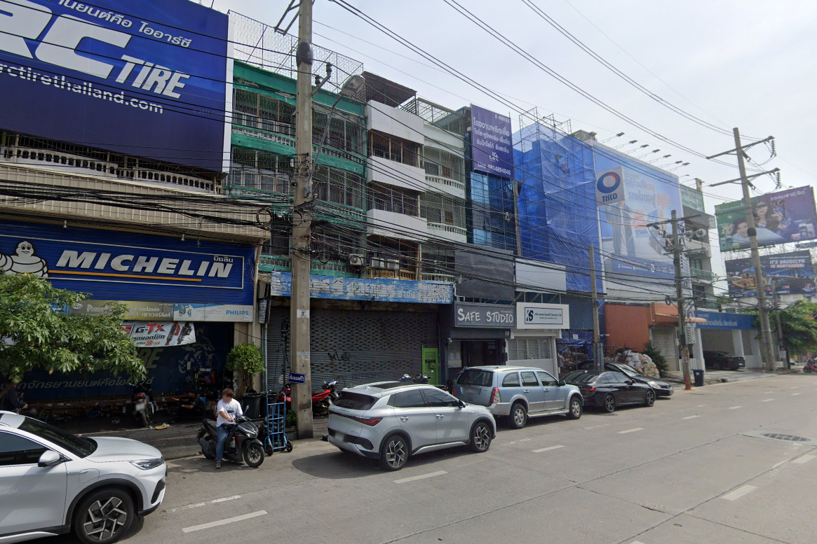 Book Khae Rai Intersection Bus Stop (TISCO Bank)