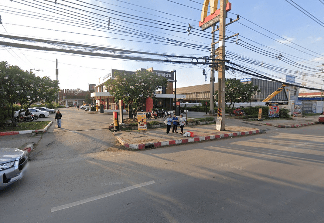 Book Bangkok University's Cherdchai Tour Bus Stop (McDonald's)