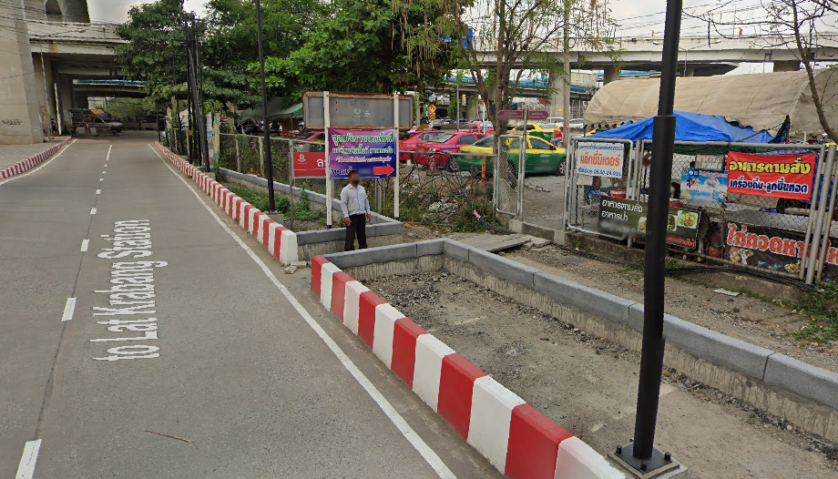 Book Lat Krabang Bus Stop (Airport Rail Link)