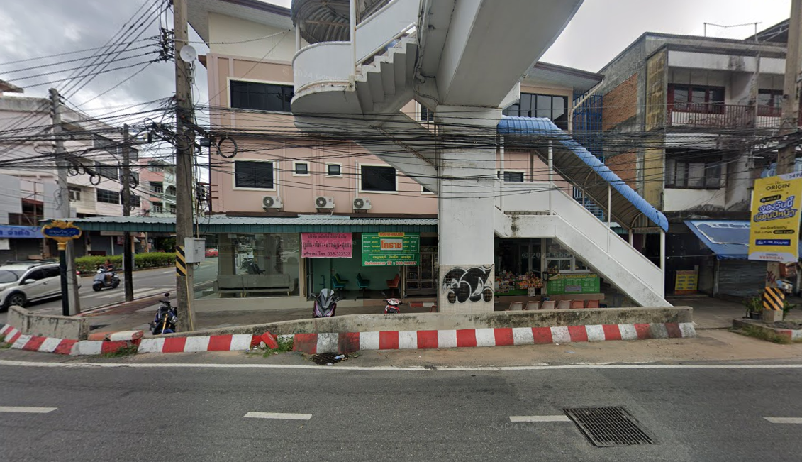 Book Si Racha District Bus Stop (Directly Under The Footbridge Entrance To The Fresh Market)