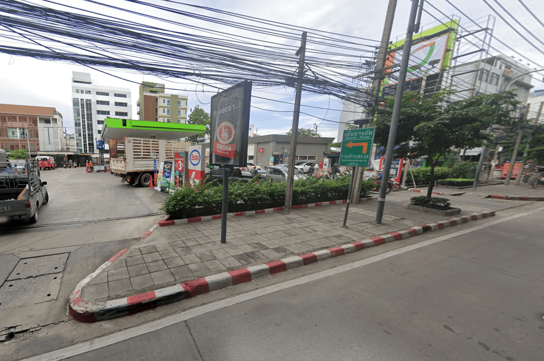 Book Rama 9 Road Bus Stop (Esso Station)