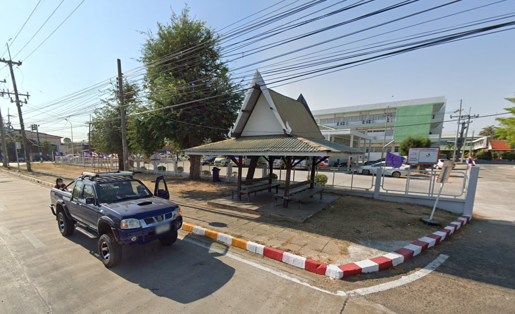 Book Lumpuk Bus Stop  Ubon Air 25 (Pavilion In The Front Of The Hospital)