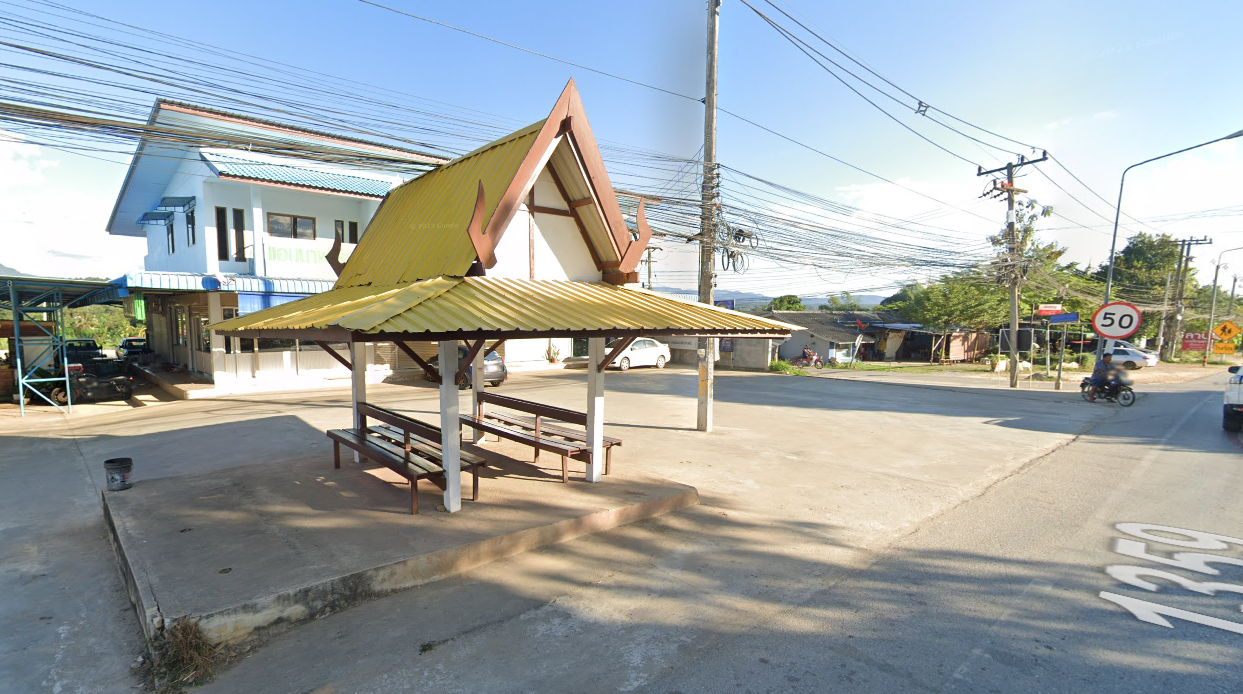 Book Chiang Dao District Bus Stop (Fa Phiang Dao Market)