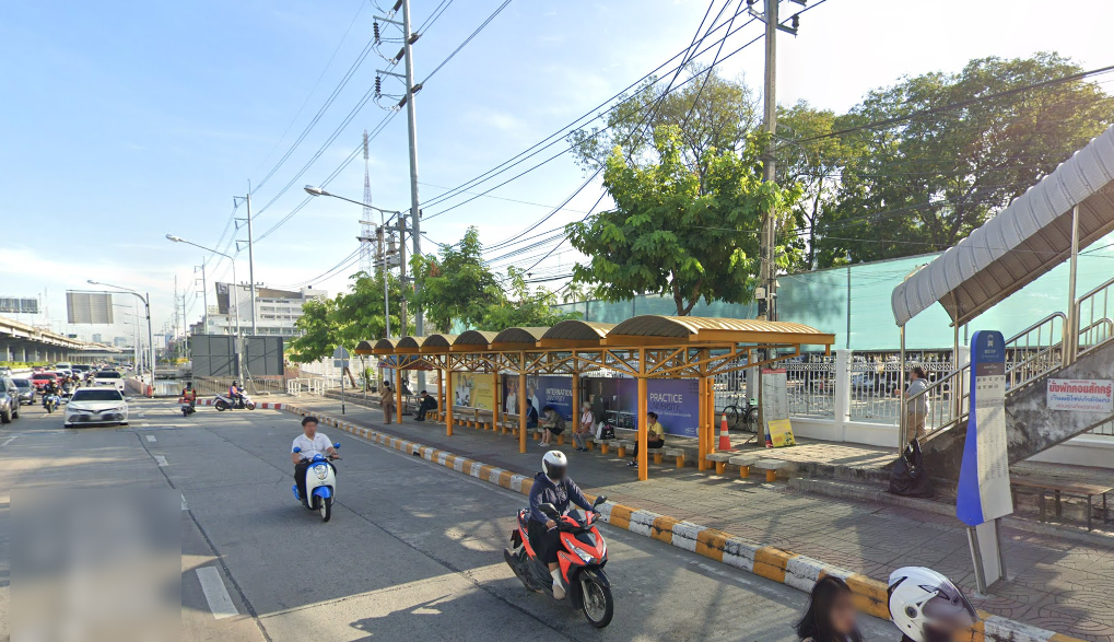 Book University of the Thai Chamber of Commerce (Bus Stop)