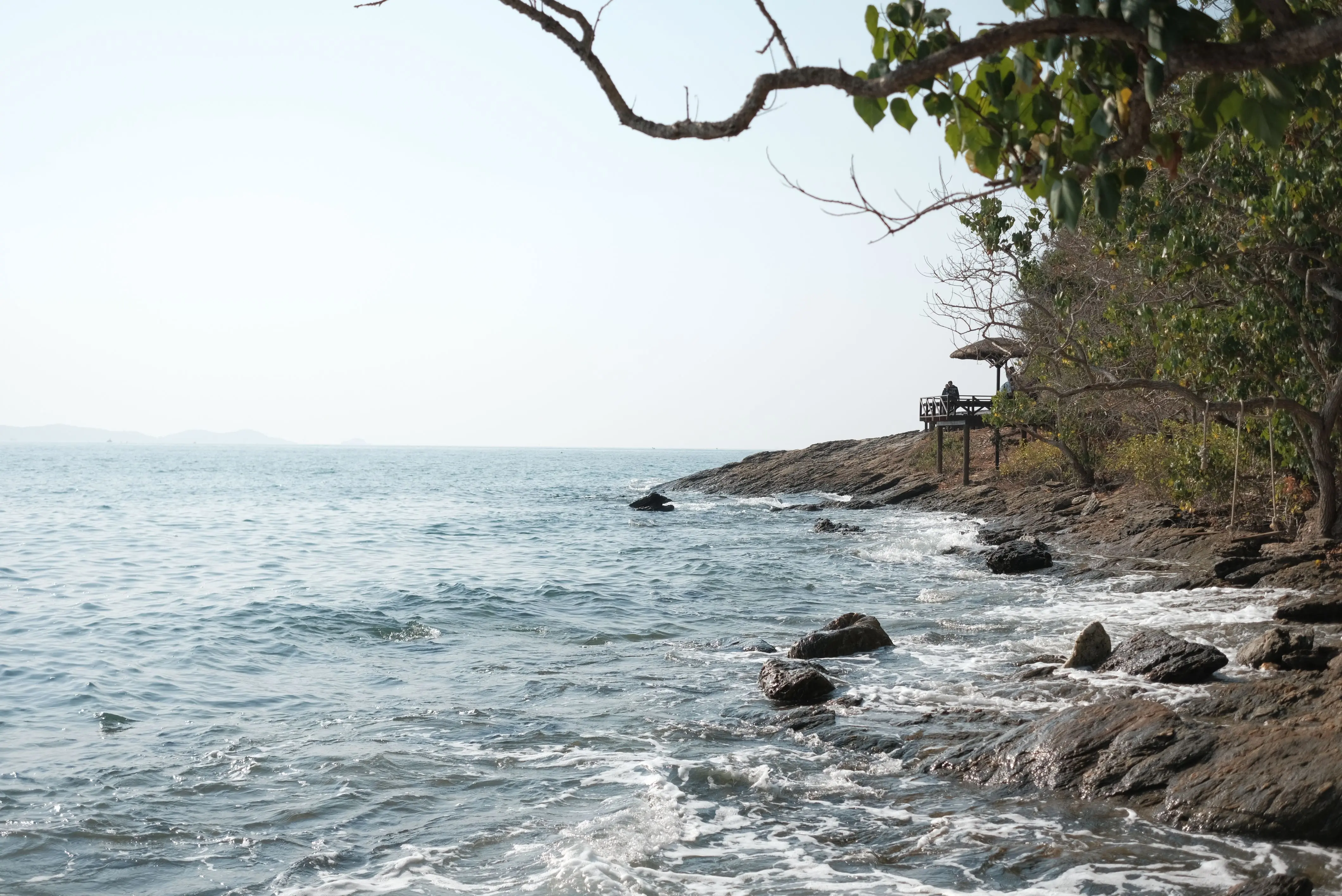 หาดบ้านเพ