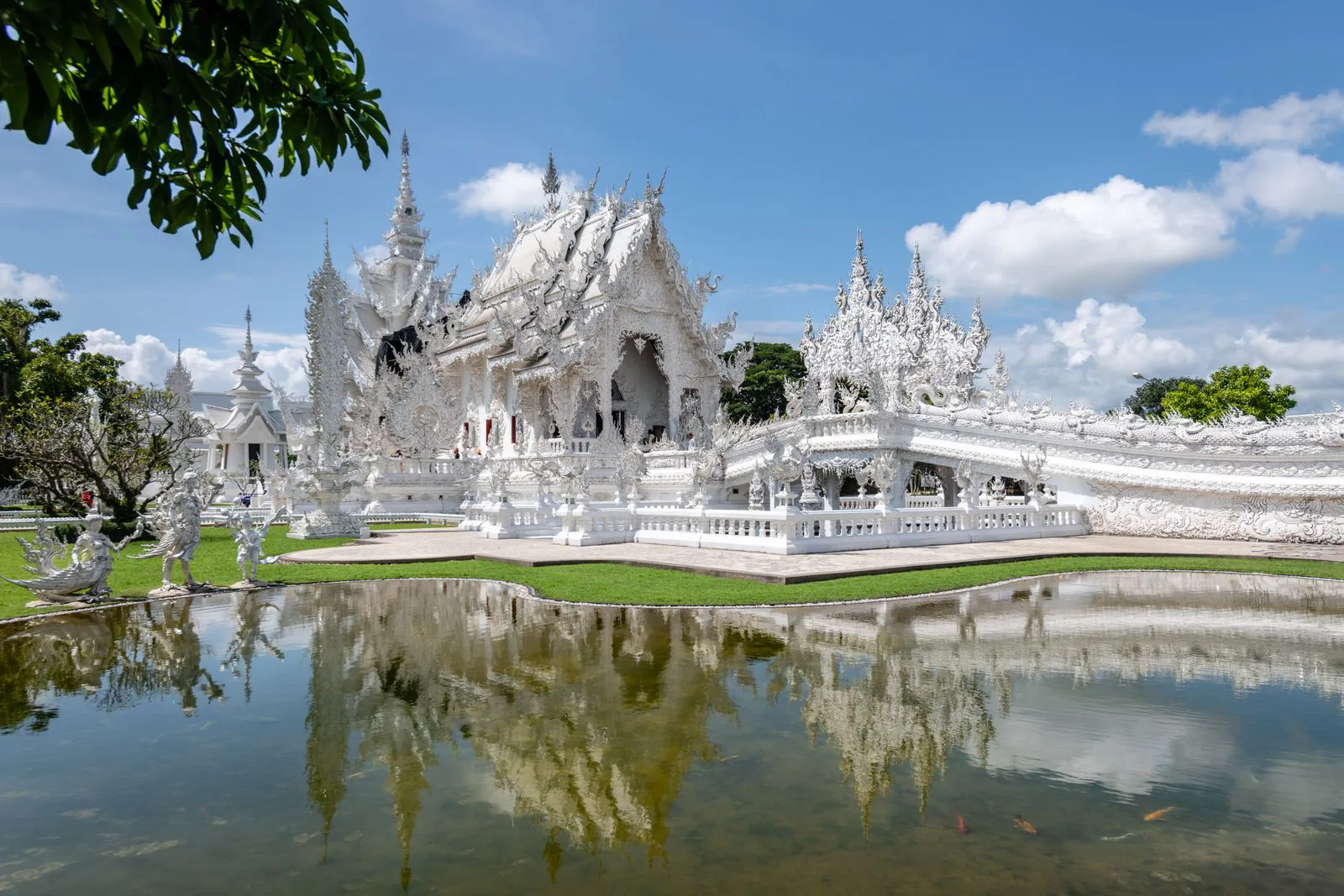 Wat Rong Khun (White Temple)