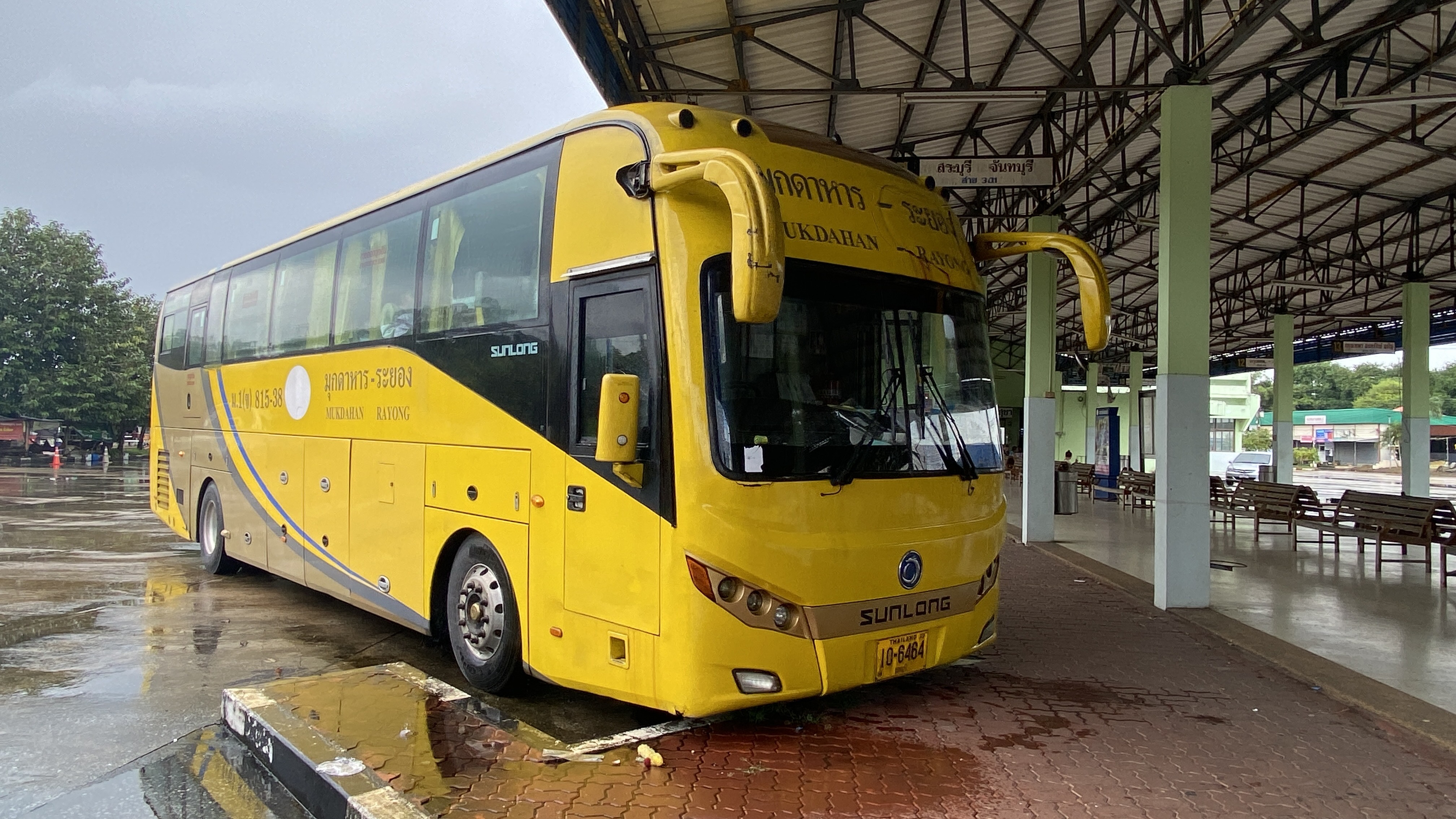 รูปRoong Reuang Coach (Mukdahan)